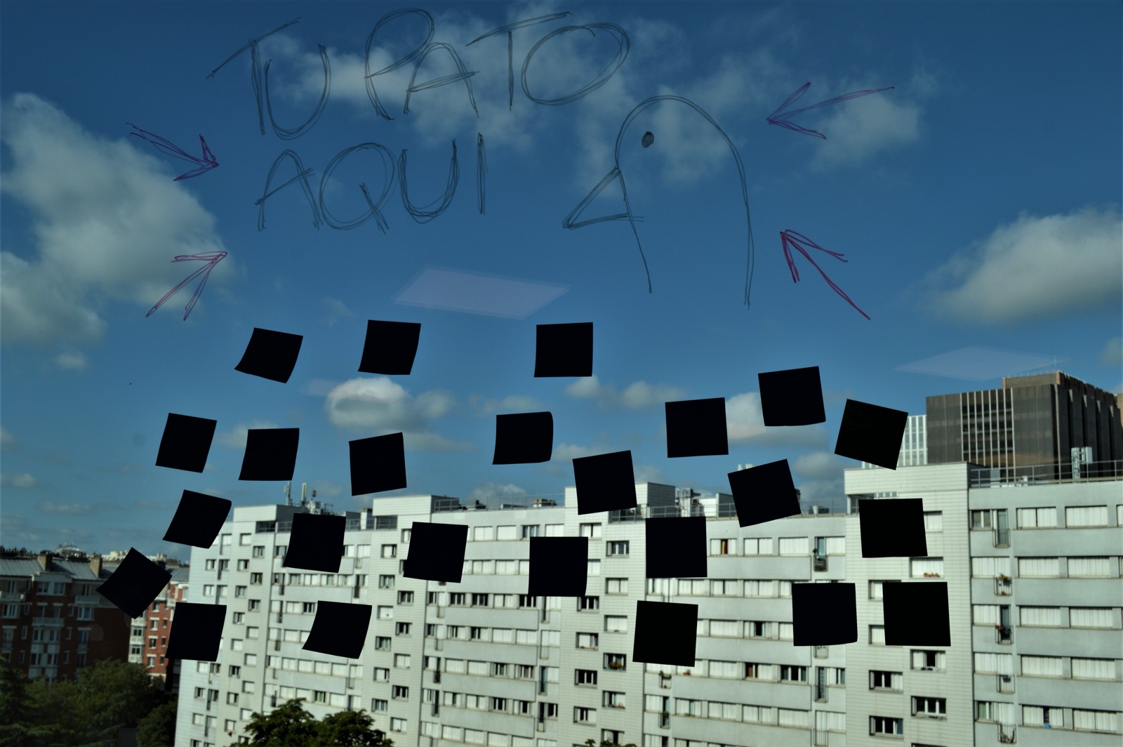 Ventana con post-its del ejercicio Tu plata aquí